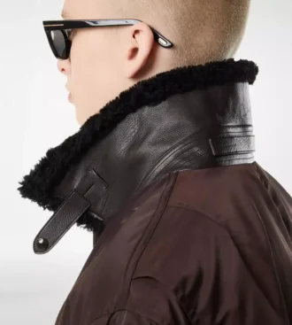 Bomber din nylon cu guler din piele de oaie