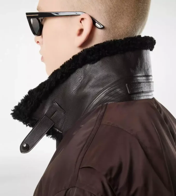 Bomber din nylon cu guler din piele de oaie Bomber din nylon cu guler din piele de oaie