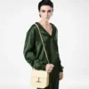 Geantă mini crossbody Tara din piele granulată Geantă mini crossbody Tara din piele granulată