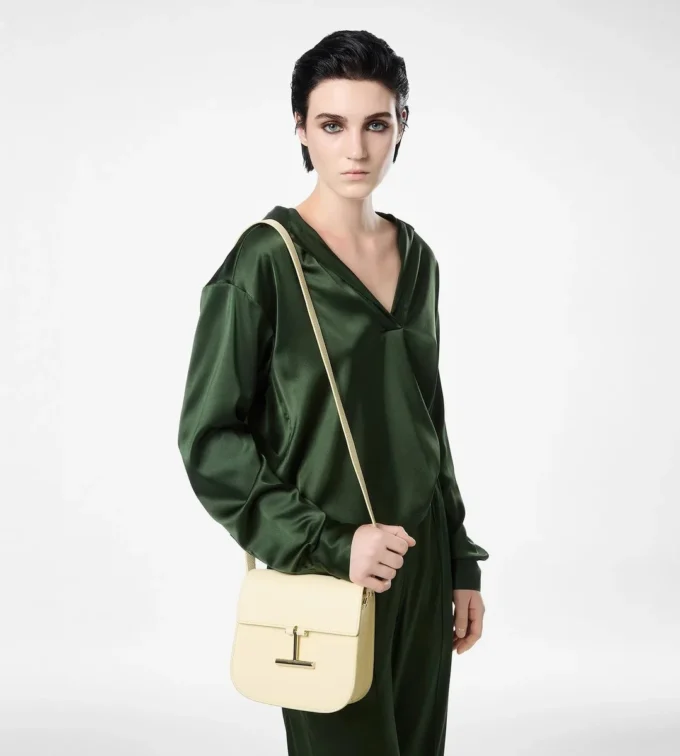 Geantă mini crossbody Tara din piele granulată Geantă mini crossbody Tara din piele granulată