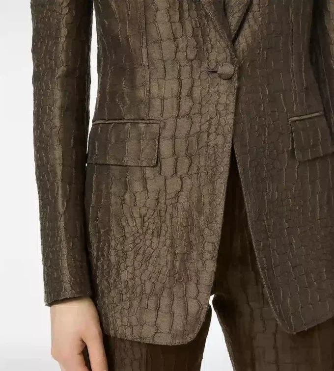 Jacheta cu un singur rând de nasturi și rever ascuțit din jacquard croco Jacheta cu un singur rând de nasturi și rever ascuțit din jacquard croco