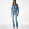 Jacheta din denim spălată cu pietre, model de vară Jacheta din denim spălată cu pietre, model de vară