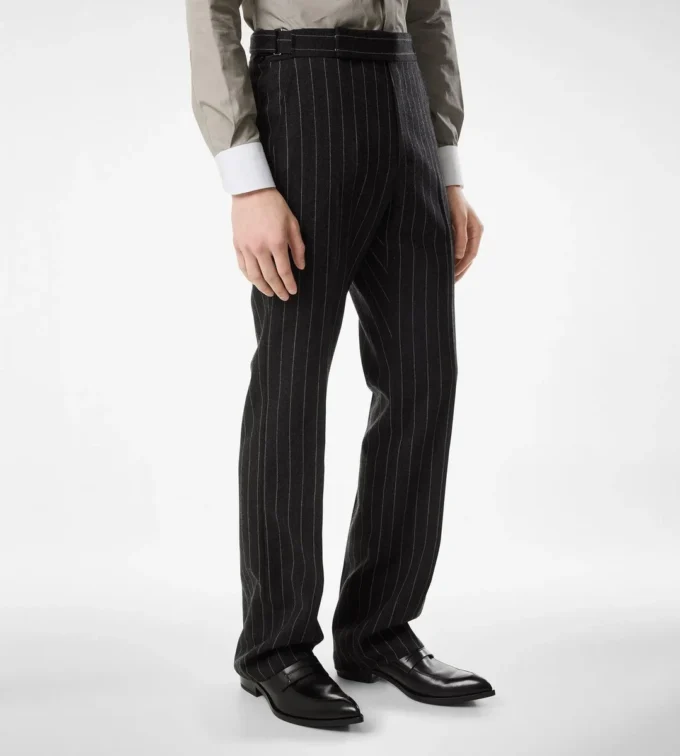 Pantaloni cu dungi Pantaloni cu dungi