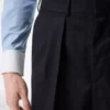 Pantaloni cu dungi subtile și pliuri duble Pantaloni cu dungi subtile și pliuri duble