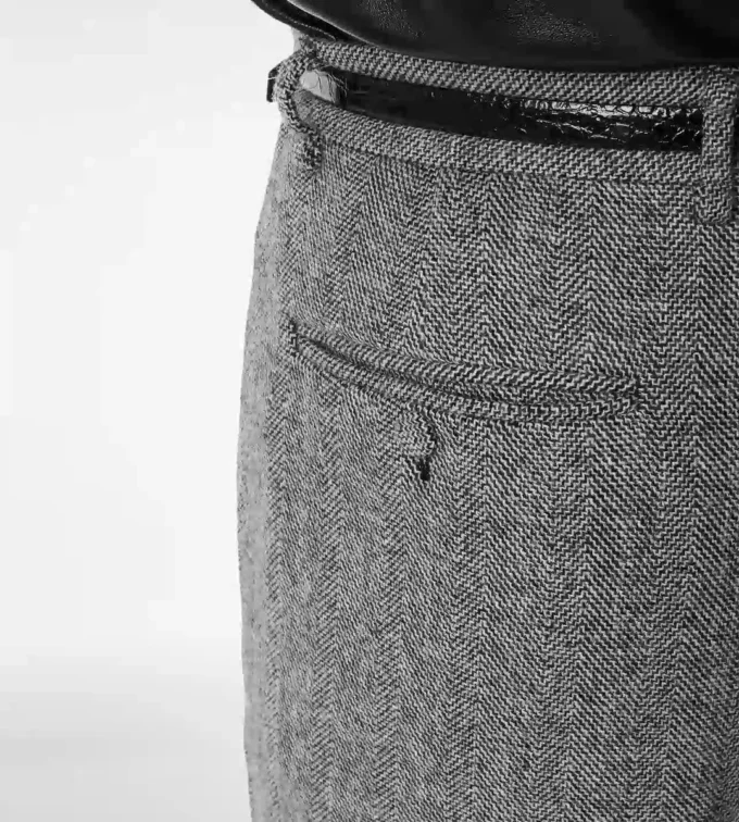 Pantaloni din piele de rechin cu model în zig-zag, care se pot despica în două Pantaloni din piele de rechin cu model în zig-zag, care se pot despica în două