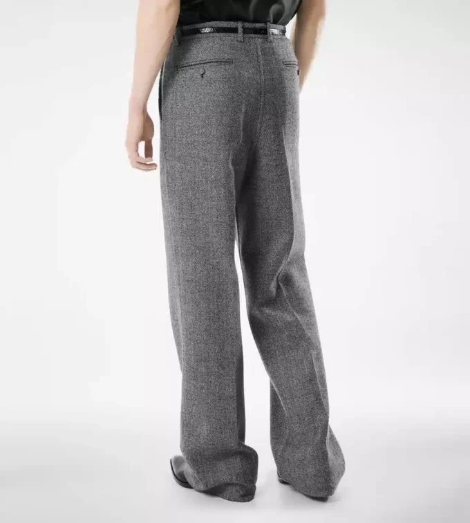 Pantaloni din piele de rechin cu model în zig-zag, care se pot despica în două Pantaloni din piele de rechin cu model în zig-zag, care se pot despica în două