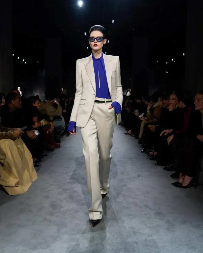 Pantaloni drepți croiți din bumbac spălat și amestec de mătase Duchesse Pantaloni drepți croiți din bumbac spălat și amestec de mătase Duchesse