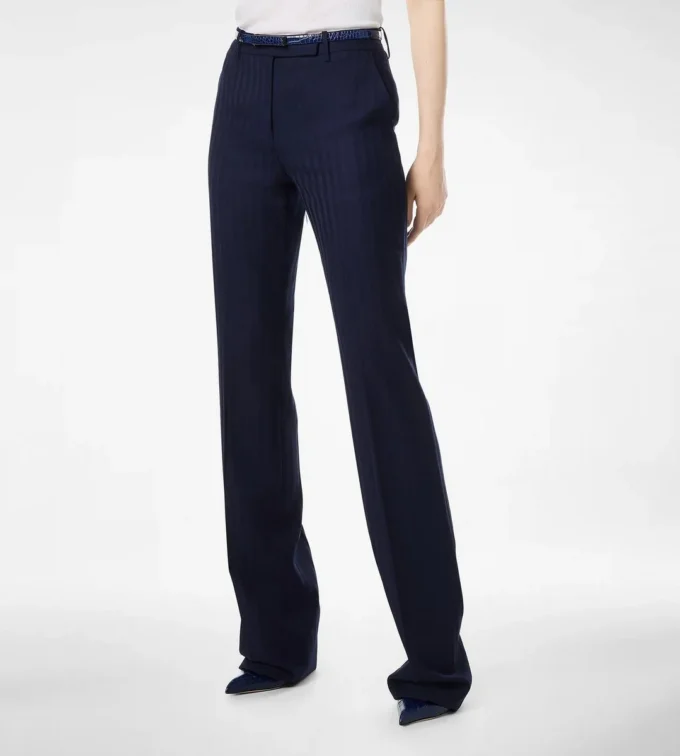 Pantaloni drepți croiți din lână virgină cu dungi tonale Pantaloni drepți croiți din lână virgină cu dungi tonale