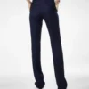 Pantaloni drepți croiți din lână virgină cu dungi tonale Pantaloni drepți croiți din lână virgină cu dungi tonale