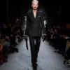 Jacheta cu două rânduri de nasturi și model în zig-zag Jacheta cu două rânduri de nasturi și model în zig-zag