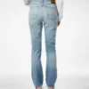 Pantaloni drepți din denim spălați cu pietre Pantaloni drepți din denim spălați cu pietre
