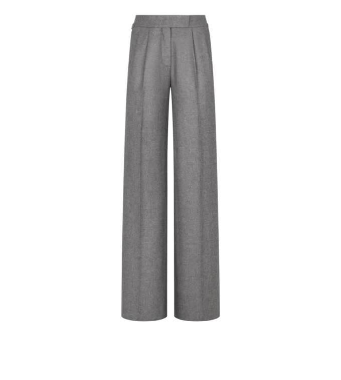 Pantaloni largi cu două pliuri, croiți pe măsură Pantaloni largi cu două pliuri, croiți pe măsură