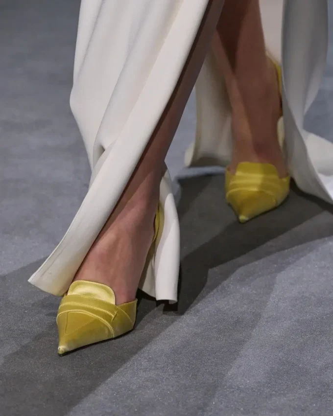 Pantofi cu toc Eva D’Orsay din satin Pantofi cu toc Eva D’Orsay din satin