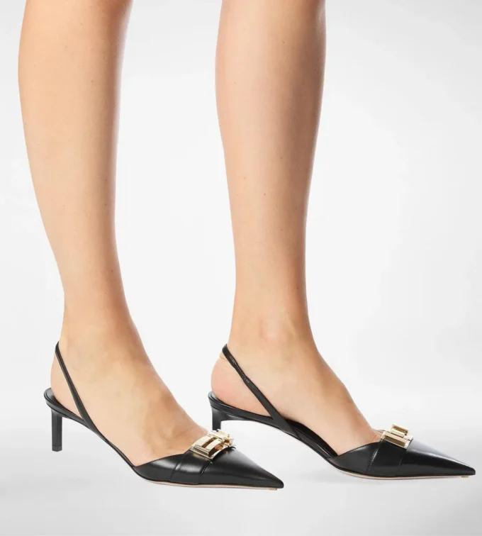 Pantofi din piele lucioasă cu baretă în formă de T Pantofi din piele lucioasă cu baretă în formă de T