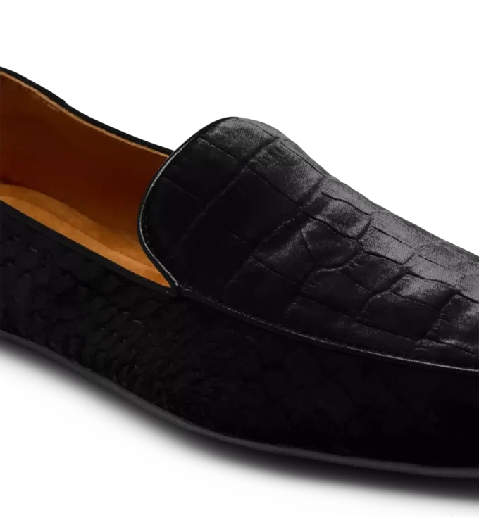 Papuci din catifea cu imprimeu crocodil Papuci din catifea cu imprimeu crocodil