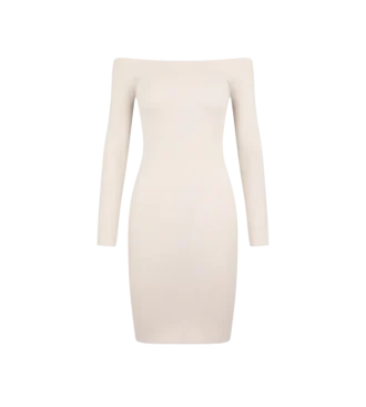 Rochie cu umeri decupați