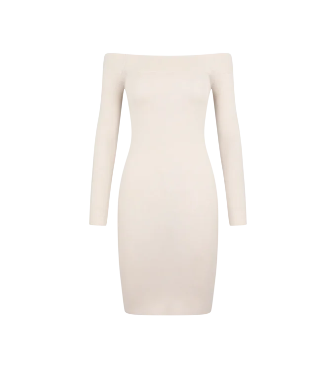 Rochie cu umeri decupați