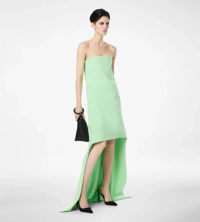 Rochie de cocktail asimetrică, fără bretele, din mătase elastică dublă georgette Rochie de cocktail asimetrică, fără bretele, din mătase elastică dublă georgette