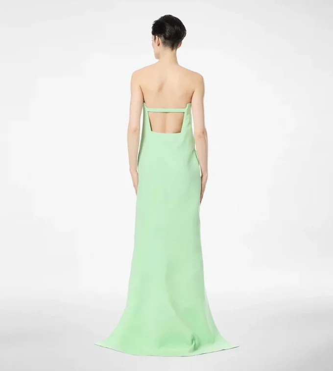 Rochie de cocktail asimetrică, fără bretele, din mătase elastică dublă georgette Rochie de cocktail asimetrică, fără bretele, din mătase elastică dublă georgette