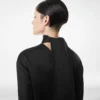 Rochie de cocktail din crep lucios cu guler înalt Rochie de cocktail din crep lucios cu guler înalt