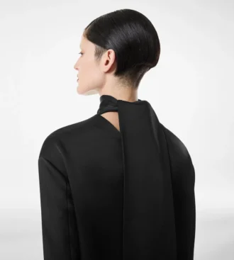 Rochie de cocktail din crep lucios cu guler înalt