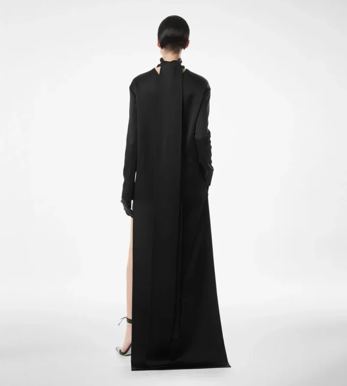Rochie de cocktail din crep lucios cu guler înalt Rochie de cocktail din crep lucios cu guler înalt