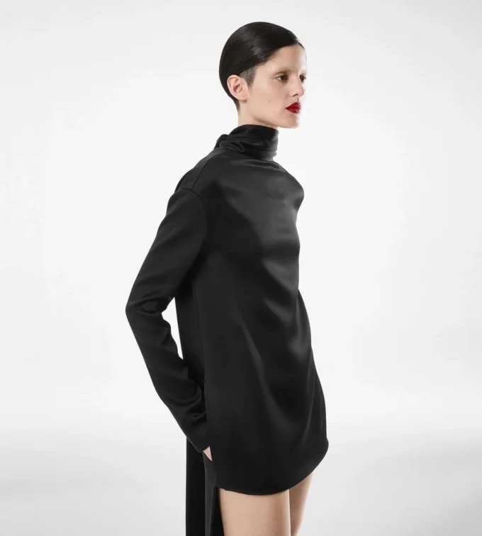 Rochie de cocktail din crep lucios cu guler înalt Rochie de cocktail din crep lucios cu guler înalt