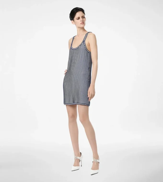 Rochie de cocktail din mătase brodată cu paiete Rochie de cocktail din mătase brodată cu paiete