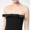 Rochie de cocktail fără bretele din crep gros și satin Envers, cu detaliu fundă Rochie de cocktail fără bretele din crep gros și satin Envers, cu detaliu fundă