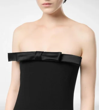 Rochie de cocktail fără bretele din crep gros și satin Envers, cu detaliu fundă Rochie de cocktail fără bretele din crep gros și satin Envers, cu detaliu fundă