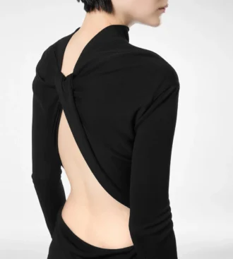 Rochie de seară asimetrică cu mâneci lungi și spate răsucit
