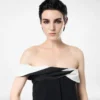 Rochie de seară asimetrică din crep satinat drapat Rochie de seară asimetrică din crep satinat drapat