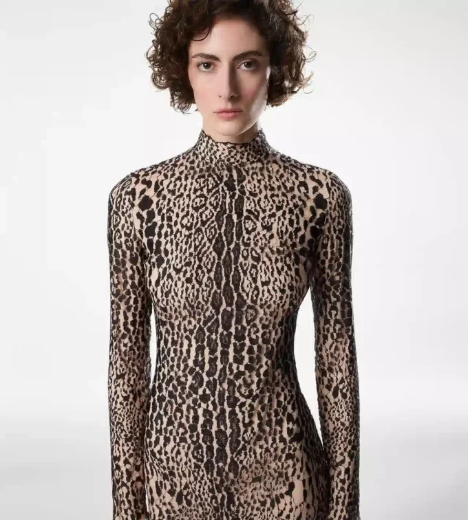 Rochie de seară cu mâneci lungi și guler înalt Rochie de seară cu mâneci lungi și guler înalt