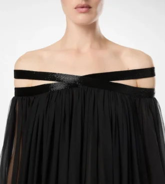 Rochie de seară din șifon de mătase brodat, cu umeri decupați