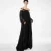 Rochie de seară din șifon de mătase brodat, cu umeri decupați Rochie de seară din șifon de mătase brodat, cu umeri decupați