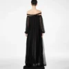 Rochie de seară din șifon de mătase brodat, cu umeri decupați Rochie de seară din șifon de mătase brodat, cu umeri decupați