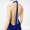 Rochie de seară din mătase cu gât halter și plisuri în formă de raze de soare Rochie de seară din mătase cu gât halter și plisuri în formă de raze de soare