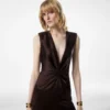 Rochie de seară din mătase, fără mâneci, cu decolteu adânc în V și față răsucită Rochie de seară din mătase, fără mâneci, cu decolteu adânc în V și față răsucită