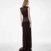 Rochie de seară din mătase, fără mâneci, cu decolteu adânc în V și față răsucită Rochie de seară din mătase, fără mâneci, cu decolteu adânc în V și față răsucită