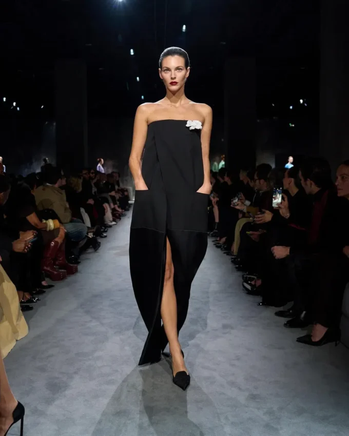 Rochie de seară fără bretele din lână Rochie de seară fără bretele din lână