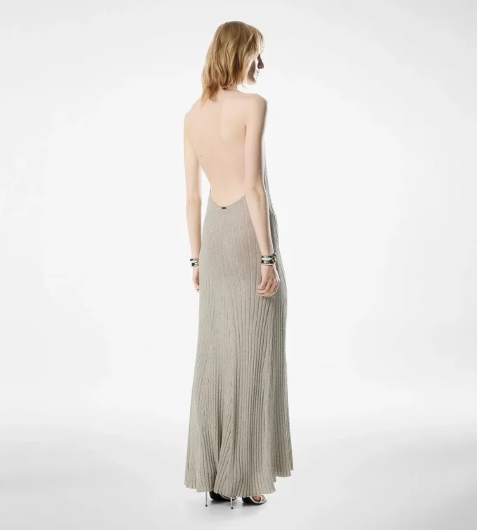 Rochie lungă cu gât halter, spate decupat și placă metalică Tom Ford Rochie lungă cu gât halter, spate decupat și placă metalică Tom Ford