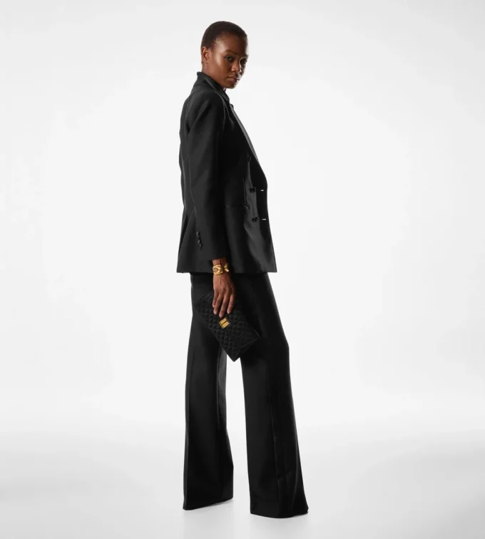 Pantaloni bootcut croiți din sifon cu amestec de mătase Pantaloni bootcut croiți din sifon cu amestec de mătase