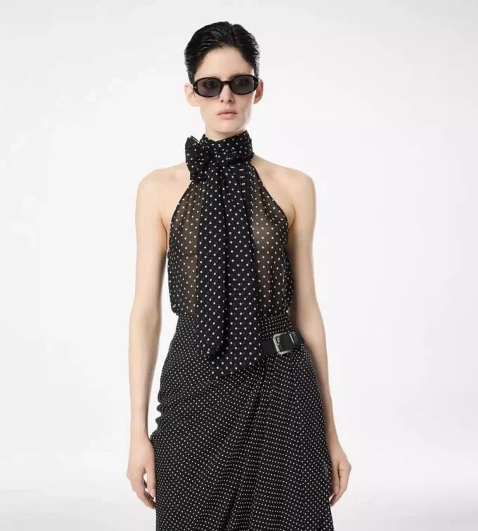 Top cu guler halter din georgette de mătase cu buline și detaliu plisat