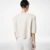 Tricou cu guler rotund din cașmir merino, cu detalii din șenilă de mătase în relief cu model piton Tricou cu guler rotund din cașmir merino, cu detalii din șenilă de mătase în relief cu model piton