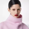 Tricou sculptural cu guler în formă de pâlnie din amestec de cașmir ultrafin Tricou sculptural cu guler în formă de pâlnie din amestec de cașmir ultrafin